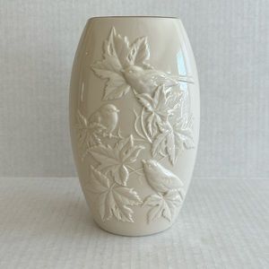 VNTG - Authentic Lenox Fine China Vase. Four Seasons Collection.